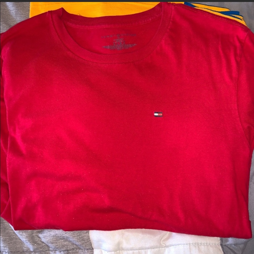 Red Tommy Hilfiger t-shirt (M)